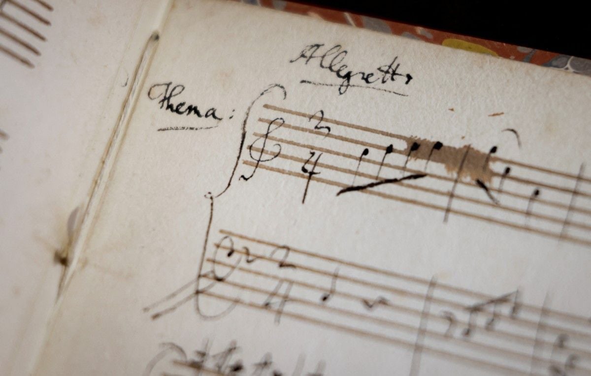 Descubierto un manuscrito inédito que contiene siete nuevas piezas para flauta y arpa de Mozart Descubierto un manuscrito inédito que contiene siete nuevas piezas para flauta y arpa de Mozart